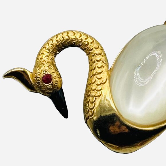 Vintage Signed Weiss Lucite Belly Swan Brooch - Picture 3 of 4